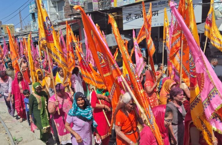 भगवानपुर में खाटू श्याम की निशान यात्रा में उमड़ा आस्था का सैलाब, 551 निशान लेकर नंगे पैर चले भक्त