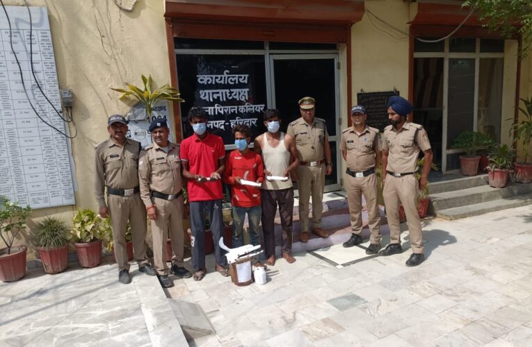 कलियर पुलिस ने दरियापुर दयालपुर में एक घर में छापेमारी कर 150 किलो प्रतिबंधित मांस व कटान उपकरण के साथ तीन लोगों को किया गिरफ्तार