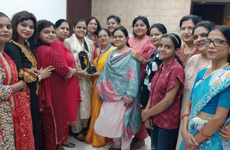 श्री वैश्य बंधु समाज मध्य क्षेत्र की महिला विंग ने पीसीएस जे परीक्षा पास कर जज बनी अनुभूति गोयल का किया स्वागत