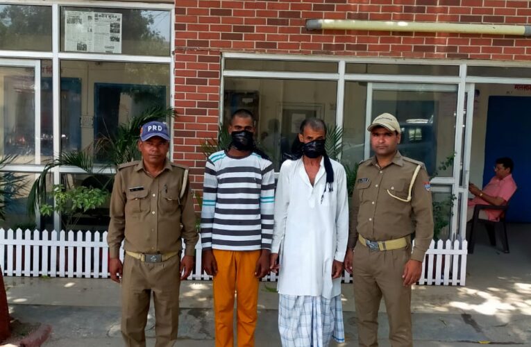 पुलिस ने मुखबिर की सूचना पर गन्ने खेत में छापा मारा, मौके से पुलिस को 260 किलो मांस और कटान उपकरण के अलावा दो तस्कर मिले, फरार दो आरोपियों की तलाश को पुलिस ने संभावित ठिकानों पर दबिश दी