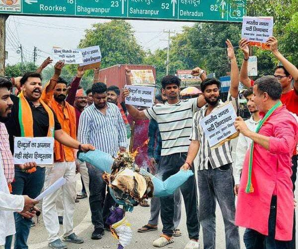 बहादराबाद में भाजपा कार्यकर्ताओं ने फूंका राहुल गांधी का पुतला, आरोप लगाया कि राहुल गांधी हिंदुओं के प्रति इतनी नफरत रखते हैं