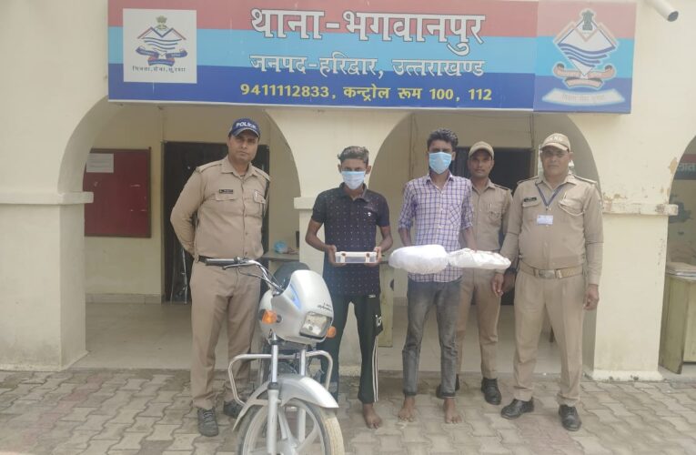 भगवानपुर: युवती से रिश्ता तुड़वाने को लेकर झोंका था फायर, पुलिस ने घटना में प्रयुक्त मोटरसाइकिल और 315 बोर के एक तमंचे के साथ दो आरोपियों को किया गिरफ्तार