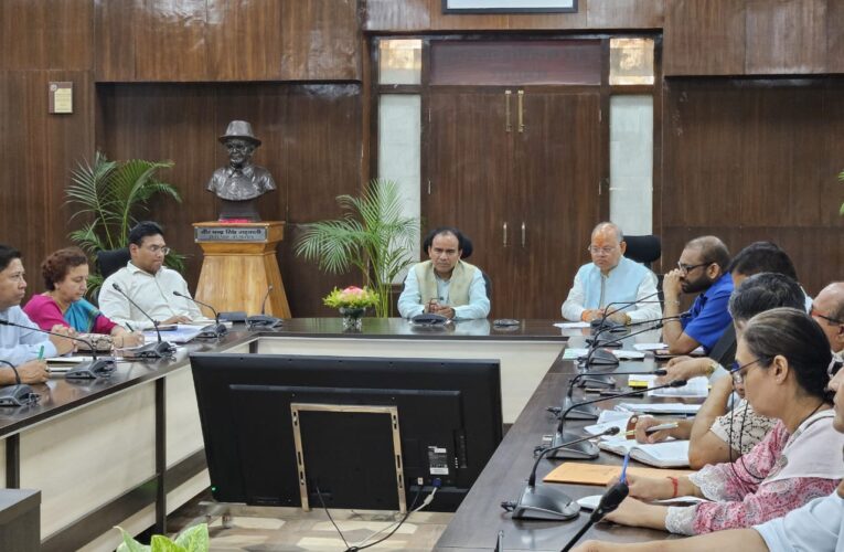 एनएचएम की योजनाओं का धरातल पर हो क्रियान्वयनः डॉ. धन सिंह रावत, अधिकारियों को दिए स्वास्थ्य कार्यक्रमों का वार्षिक कैलेंडर तैयार करने के निर्देश