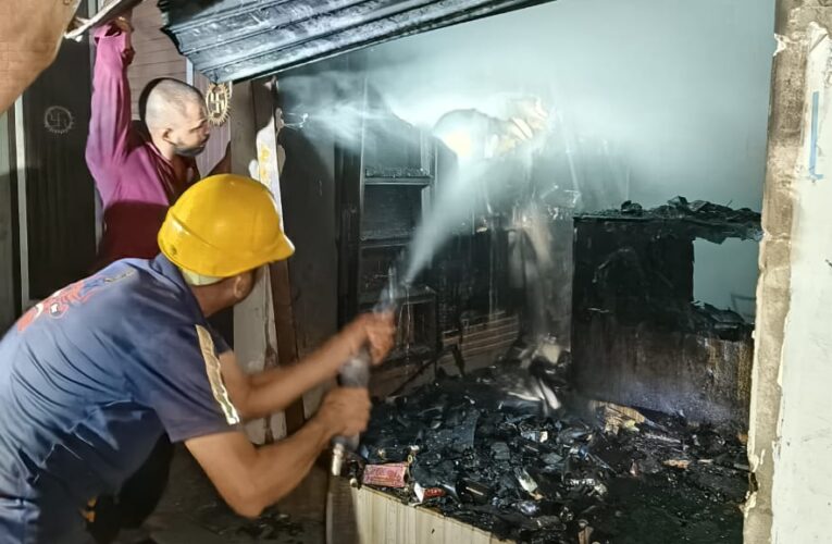मेडिकल स्टोर में संदिग्ध परिस्थितियों में आग लगने से लाखों रुपये की दवाइयां और सामान जलकर राख, सूचना पर कावंड़ मेले में तैनात दमकल विभाग की टीम ने मोके पर पहुंचकर आग पर काबू पाया
