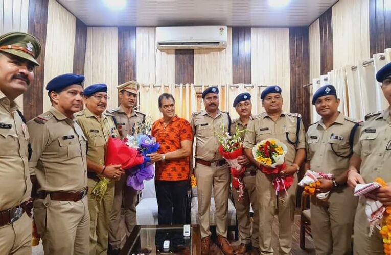 कांवड़ मेला में सराहनीय कार्य करने पर कैबिनेट मंत्री प्रेमचंद अग्रवाल ने पुलिसकर्मियों को किया सम्मानित, कहा-शिवभक्तों की सेवा करने से पुलिसकर्मियों को भी पुण्य फल प्राप्त हुआ