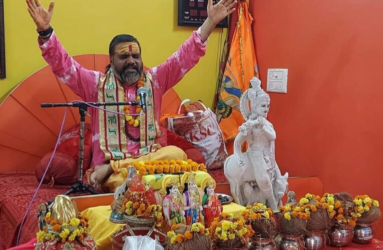 कथा के पंचम दिवस पर कथाव्यास गुरुदेव रमेश सेमवाल ने माता-पिता का महत्व बताया, कहा-माता पिता की पूजा करके पृथ्वी परिक्रमा जनित फल प्राप्त होता है