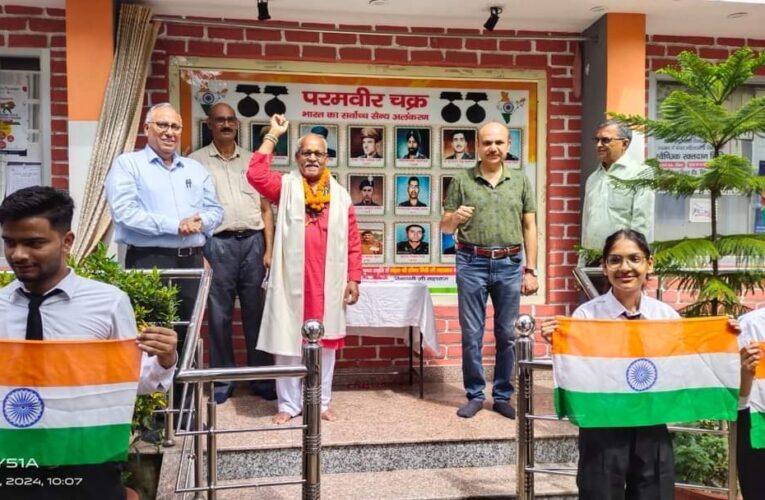 स्वतंत्रता सेनानियों के आदर्शों पर चलकर होगा राष्ट्र का कल्याण: श्रीमहन्त रविन्द्र पुरी, स्वतंत्रता संग्राम सेनानी स्व. श्री डोलीराम के पुत्र बालकिशन को किया सम्मानित