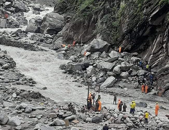 केदारघाटी में आई आपदा के बाद रेस्क्यू अभियान का आज छठा दिन, धाम में मौसम खराब, पैदल मार्ग से ही 150 लोगों को भीमबली किया रवाना