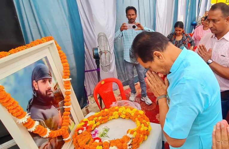 कैबिनेट मंत्री प्रेमचंद अग्रवाल ने वीर अमर शहीद हमीर पोखरियाल की पुण्यतिथि पर अर्पित की श्रंद्धाजलि, 7 अगस्त 2018 को जम्मू कश्मीर में एक आतंकी मुठभेड़ में हुए थे शहीद