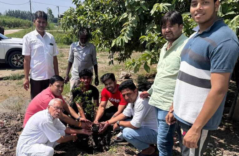 सीएम धामी हमेशा जन कल्याण और युवाओं के कल्याण के लिए जुटे रहते हैं: रचित अग्रवाल, भाजपा कार्यकर्ताओं ने मुख्यमंत्री का मनाया जन्मदिन, पौधरोपण कर की दीर्घायु की कामना