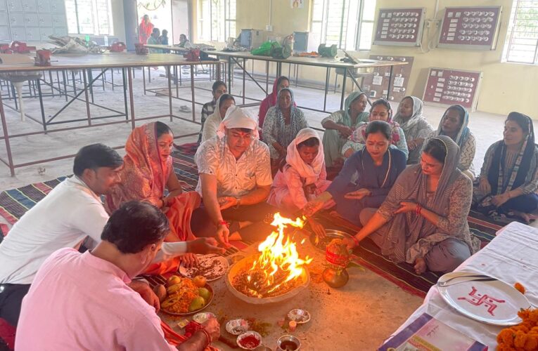 महर्षि दयानंद आईटीआई धनौरी में भगवान श्री विश्वकर्मा जी का जन्मदिवस मनाया, हवन-यज्ञ करने के साथ ही मशीनों और उपकरणों की पूजा की गई