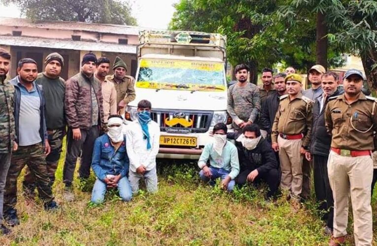 हरिद्वार वन प्रभाग के रेंज पथरी में वनकर्मियों ने खैर की लकड़ियों से भरी गाड़ी बरामद की, चार लोगों को किया गिरफ्तार