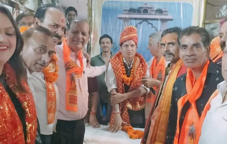 लक्ष्मी नारायण मंदिर समिति रुड़की द्वारा रामनवमी पर शोभायात्रा का आयोजन, विधायक प्रदीप बत्रा, भाजपा जिलाध्यक्ष डॉ मधु और मंदिर समिति द्वारा सफाई कर्मचारियों को किया गया सम्मानित