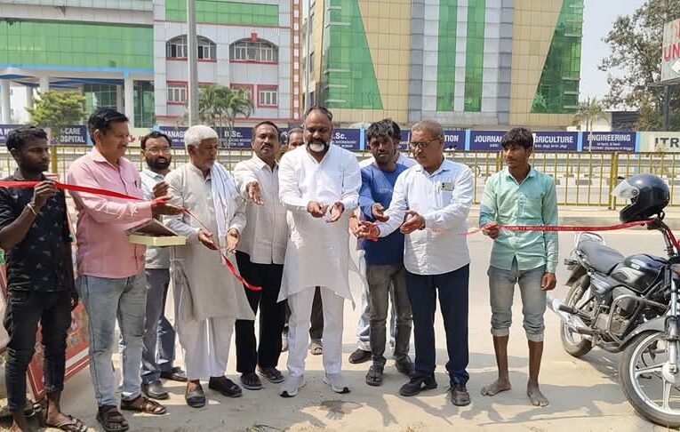 जिला पंचायत सदस्य प्रदीप चौहान ने करौंदी गांव में किया इंटरलॉकिंग टाइल्स की सड़क का उद्घाटन, कहा-भाजपा सरकार में तेजी से हो रहा है हर क्षेत्र का विकास