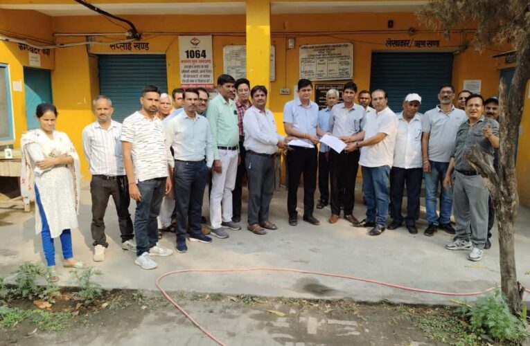 मुख्यमंत्री पुष्कर सिंह धामी को गन्ना आयुक्त को हटाने के लिए ज्ञापन दिया गया