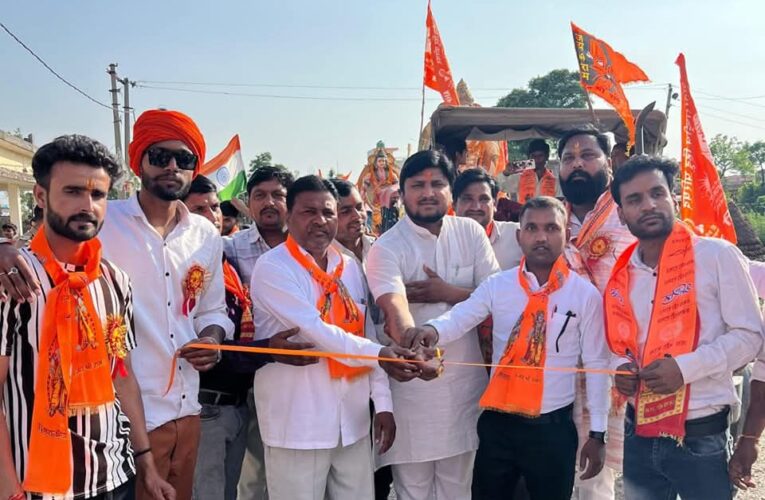 किशनपुर जमालपुर गांव में अंतरराष्ट्रीय हिंदू परिषद व राष्ट्रीय बजरंग दल के तत्वाधान में निकली हनुमान जन्मोत्सव पर भव्य शोभायात्रा, लोगों ने पुष्प वर्षा कर किया शोभायात्रा का स्वागत