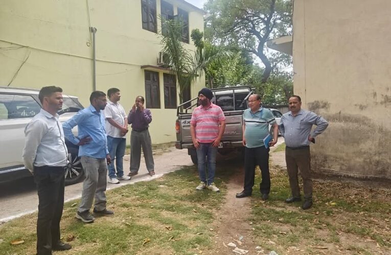 पशुपालन विभाग की योजनाएं ग्रामीण अर्थव्यवस्था को मजबूती देने में सहायक, गढ़वाल मण्डल के अपर निदेशक पशुपालन डॉ. भूपेन्द्र सिंह जंगपांगी ने पशुचिकित्सालय बहादराबाद एवं बेलड़ी का निरीक्षण कर विभागीय कार्यों की समीक्षा की