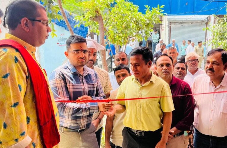 रुड़की तहसील में खुला अटल अन्नपूर्णा कैंटीन, संयुक्त मजिस्ट्रेट आईएएस आशीष मिश्रा ने किया शुभारंभ, कहा-सरकार द्वारा चलाई जा रही यह योजना आमजन को सम्मानपूर्वक और सुलभ दरों पर भोजन उपलब्ध कराने की दिशा में एक अनुकरणीय पहल