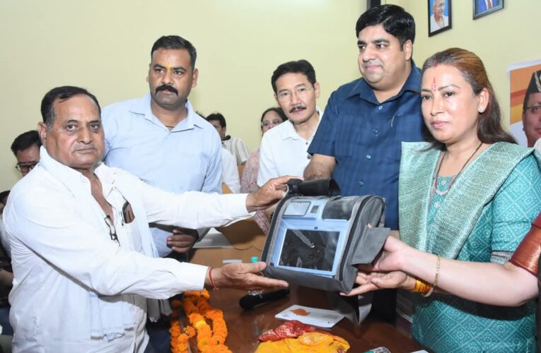 प्रदेश में ई पाश मशीन से राशन वितरण शुरू, खाद्य एवं नागरिक आपूर्ति मंत्री ने की पायलट प्रोजेक्ट की लॉन्चिंग, हरिद्वार और उधम सिंह नगर के बाद पूरे प्रदेश में होगा लागू
