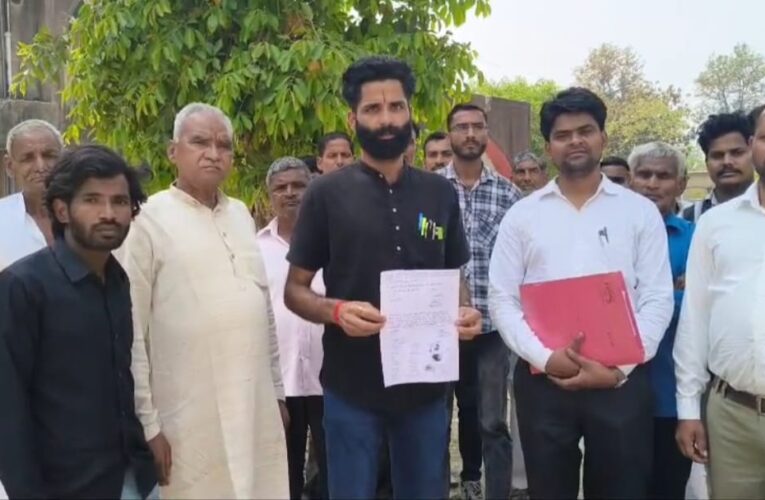 वाटर सोलर पंप चयनित किसानों के यहां न लगाकर अन्य स्थानों पर लगाने का आरोप, सुल्तानपुर साबतवाली के ग्राम प्रधान श्रवण चौधरी व ग्रामीणों ने लघु सिंचाई विभाग के अधिशासी अभियंता को दिया ज्ञापन