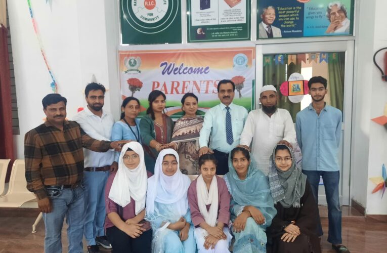 हाई स्कूल में तीन और इण्टरमीडिएट में तीन छात्र/छात्राओं ने अपनी प्रतिभा का परचम लहराया, आर० आई० सी० सिनियर सेकेंडरी स्कूल भगवानपुर में किया गया स्वागत, की उज्जवल भविष्य की कामना 