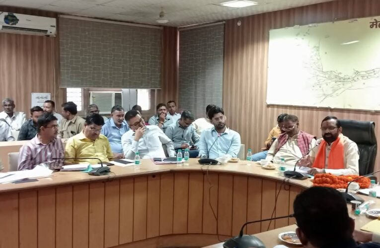 राज्य सफाई कर्मचारी आयोग के उपाध्यक्ष ने हरिद्वार जिले के सभी नगर निगम, नगर पालिका के अधिकारियों की ली बैठक, लगाई फटकार, कहीं नगर निगम और नगर पालिका के अधिकारियों को श्रमिकों के हितों की बात