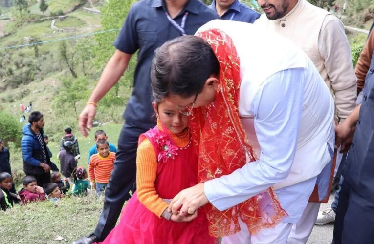 सिद्धपीठ लाटू मंदिर के कपाट पूरे विधि-विधान से पूजा अर्चना के बाद ग्रीष्मकाल के लिए खुले, मुख्यमंत्री पुष्कर सिंह धामी ने धाम पहुंचकर पूजा-अर्चना कर राज्य की सुख समृद्धि और कल्याण की कामना की