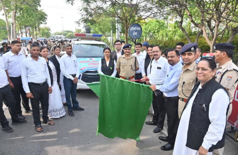 सड़क सुरक्षा जीवन रक्षा: डीएम कर्मेन्द्र सिंह, सड़क सुरक्षा दो दिवसीय जागरूकता अभियान का समापन