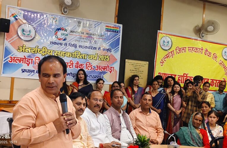 महिला सशक्तिकरण के बिना विकसित राष्ट्र की संकल्पना अधूरी: डॉ धन सिंह रावत, महिलाओं व व स्वयं सहायता समूह के लाभार्थियों को बांटे 65 लाख के चेक