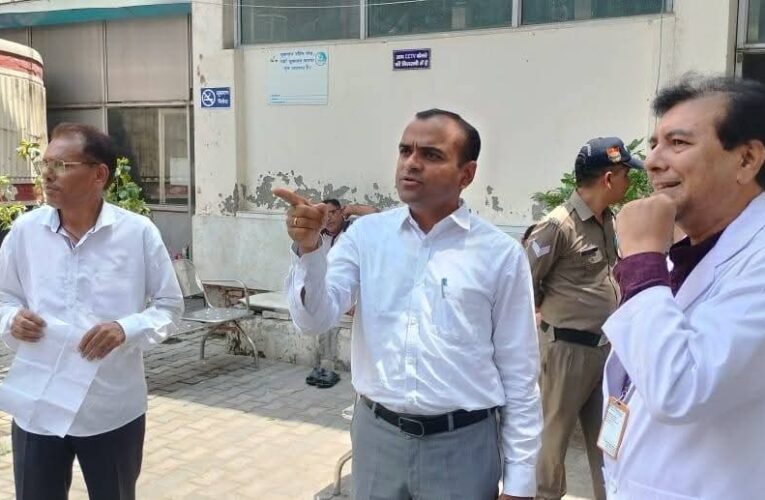 अस्पताल पहुंचने वाले गरीब एवं निःसहाय व्यक्तियों को जरूरत की सभी दवाईयां उपलब्ध हों: डीएम, जिलाधिकारी मयूर दीक्षित ने हरमिलाप जिला चिकित्सालय तथा चैनराम महिला चिकित्सालय का किया निरीक्षण