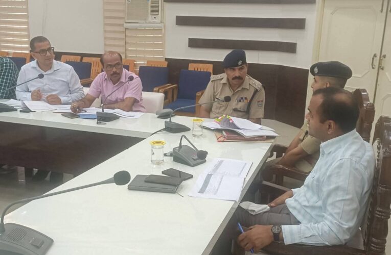 हरिद्वार डीएम मयूर दीक्षित ने जिला कार्यालय सभागार में की जनसुनवाई, 32 व्यक्तियों द्वारा दर्ज कराई गई अपनी-अपनी समस्याएं एवं मांग, अधिकांश समस्याओं का मौके पर ही किया निस्तारण