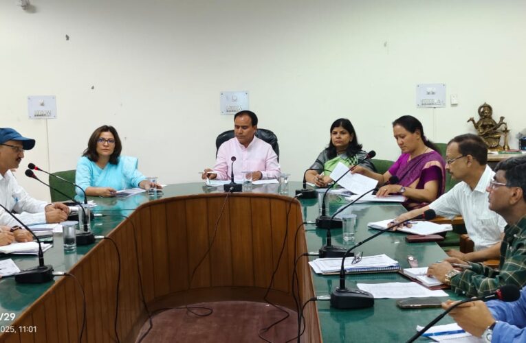 30 सितम्बर तक छात्रों के खाते में भेजें धनराशिः डॉ. धन सिंह रावत, अभिभावक समय पर खरीद सकेंगे बच्चों के स्कूल ड्रेस, बैग और जूते