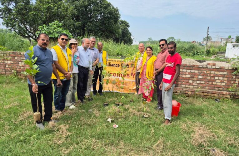 एसोसिएशन ऑफ़ एलायंस क्लब इंटरनेशनल रुड़की ने मोहिनी देवी डिग्री कॉलेज में किया वृक्षारोपण, लगाए औषधीय, पौधे एवं फल, फूल के पौधे