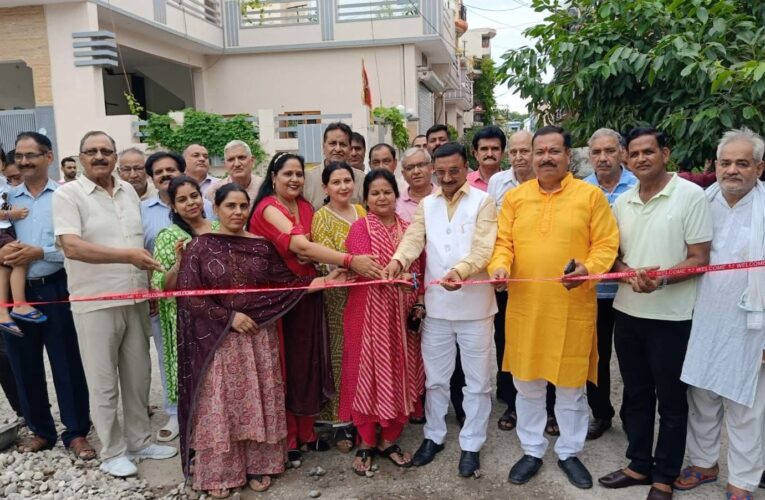 नगर निगम रुड़की के सभी क्षेत्रों में तेजी से हो रहा है विकास, महापौर अनीता ललित अग्रवाल ने साउथ सिविल लाइंस के मुख्य मार्ग का शिलान्यास किया