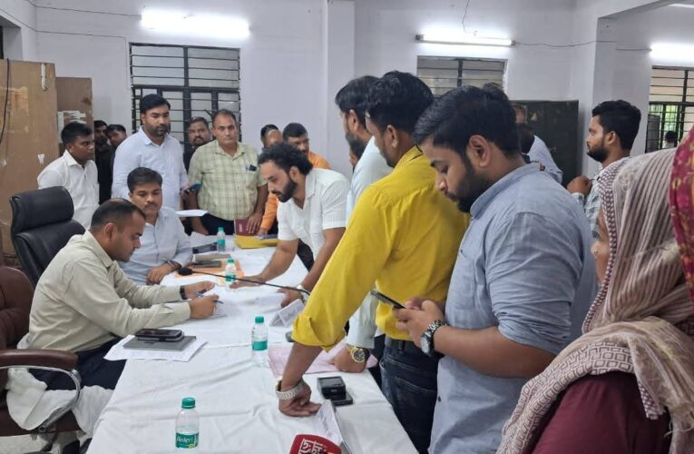 जन समस्याओं के प्रभावी निस्तारण एवं सुनवाई के लिए मोबाइल पर आने वाली सभी फोन कॉल्स को रिसीव किया जाए, जिलाधिकारी मयूर दीक्षित अध्यक्षता में हरिद्वार तहसील सभागर में तहसील दिवस सम्पन्न