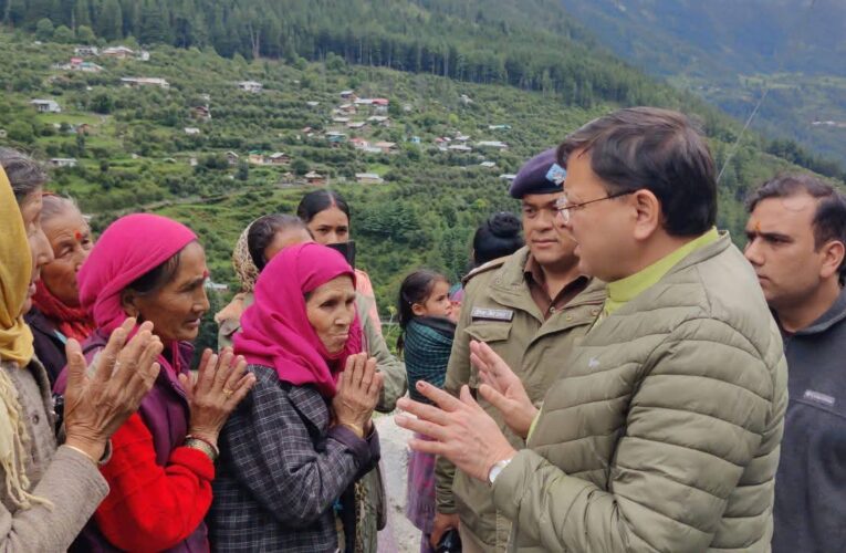 मुख्यमंत्री पुष्कर सिंह धामी ने उत्तरकाशी जनपद के धराली क्षेत्र का किया दौरा, प्राकृतिक आपदा से प्रभावित लोगों से मुलाकात कर जाना हालचाल, प्रभावित परिवारों को हरसंभव सहायता का भरोसा दिलाया