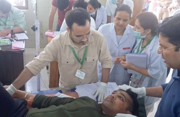 धराली क्षेत्र में हाल ही में बादल फटने से उत्पन्न आपदा के बीच स्वास्थ्य विभाग ने संभाला मोर्चा, ग्राउंड जीरो पर पहुंची स्वास्थ्य विभाग की टीमें, घायलों का मौके पर शुरू किया उपचार, जल्द ही अन्य मेडिकल टीमें भी राहत कार्यों में जुट जाएंगी