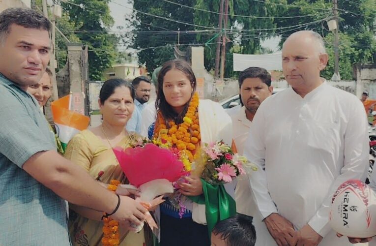 अंडर-20 एशियाई रग्बी चैंपियनशिप में कांस्य पदक प्राप्त करने वाली महक चौहान को किया सम्मानित