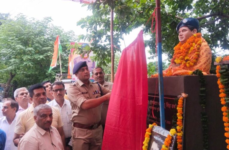 शहीद मंगु सिंह वर्मा की प्रतिमा का अनावरण, शहीद सुनित नेगी को दी श्रद्धांजलि
