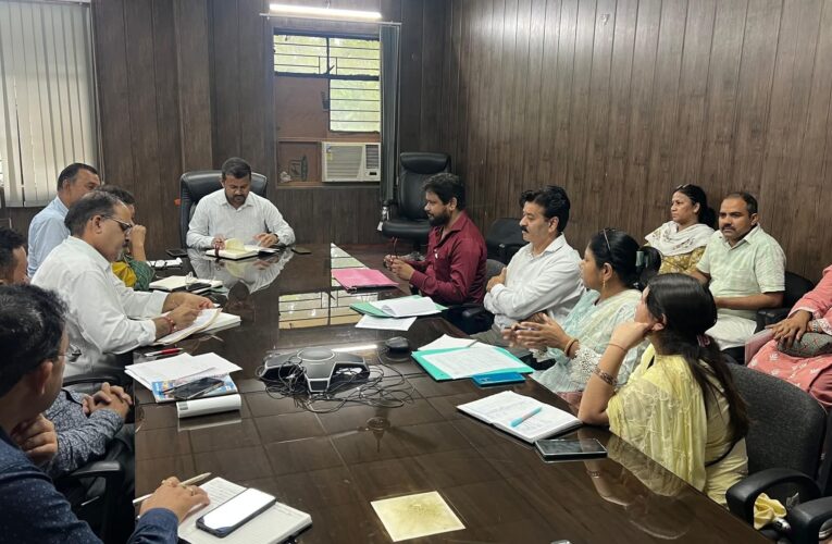 आंगनबाड़ी केंद्र, विद्यालय भवन एवं भोजन माता कक्षों की मरम्मत के लिए बैठक आयोजित