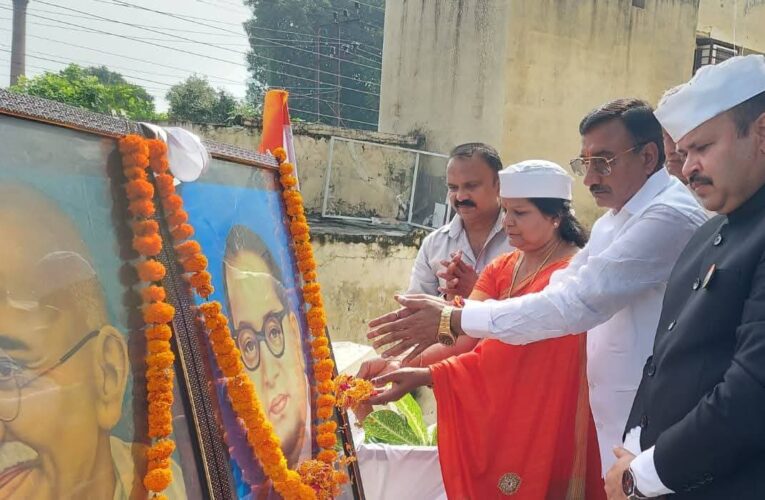 रुड़की नगर निगम में स्वतंत्रता दिवस समारोह, महापौर अनीता ललित अग्रवाल और नगर आयुक्त ने फहराया तिरंगा, स्वच्छता का दिया संदेश