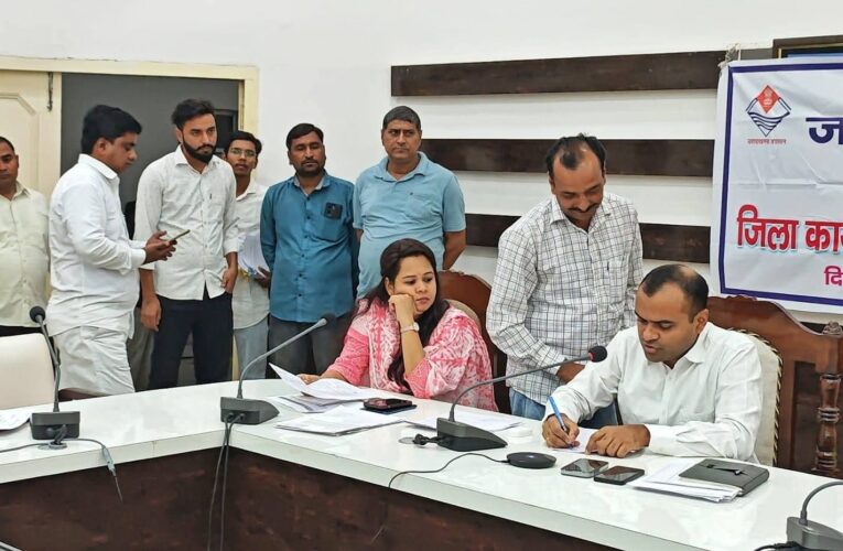 हरिद्वार डीएम मयूर दीक्षित की अध्यक्षता में जन सुनवाई कार्यक्रम आयोजित, विभिन्न क्षेत्रों से आए फरियादियों द्वारा विभिन्न विभागों से संबंधित 33 समस्याएं कराई गई दर्ज, 12 शिकायतों का मौके पर ही निस्तारण
