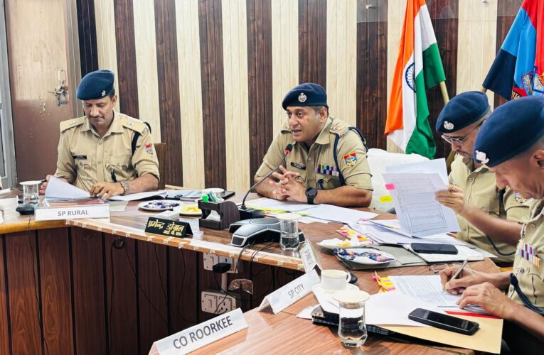 एसएसपी प्रमेंद्र सिंह डोबाल की अध्यक्षता में जनपद पुलिस मुख्यालय में गोष्ठी आयोजित, कहा-सभी शिकायतों का समयबद्ध और गुणवत्तापूर्ण निस्तारण किया जाए, जांच में लापरवाही या अनावश्यक देरी बिल्कुल नहीं होगी बर्दाश्त