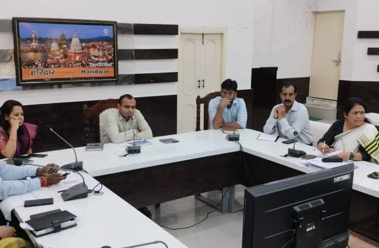 भगत सिंह व चंद्राचार्य चौक पर जल भराव से निजात के लिए डीपीआर शासन में भेजना सुनिश्चित करें ताकि कुंभ से पहले कार्य पूर्ण कर लिए जाएं, हरिद्वार डीएम मयूर दीक्षित ने ड्रैनेज मास्टर प्लान के संबंध में ली एक महत्वपूर्ण बैठक