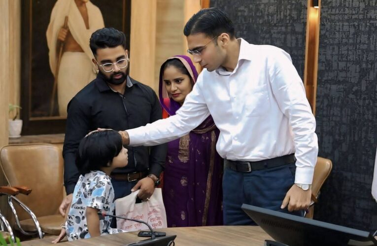 महज उम्रदराज होना ही लाचार बहु-बच्चों को बेघर करने का लाईसेंस नहीःडीएम, फ्लेट की तृष्णा में राजपत्रित निष्ठुर ससुर अपने ही अल्प वेतनभोगी बीमार बहु-बेटे व 4 वर्षीय पौती को कर रहा था बेदखल, घर से बेघर