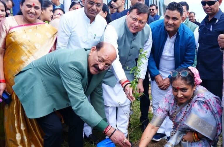 गैरसैंण (भराड़ीसैंण) में “एक पेड़ माँ के नाम” अभियान के तहत मुख्यमंत्री और विधानसभा अध्यक्ष ने पौधारोपण किया, प्रदेशवासियों से की अपील, कहा-हर नागरिक अपने जीवन में कम से कम एक पौधा अवश्य लगाएँ