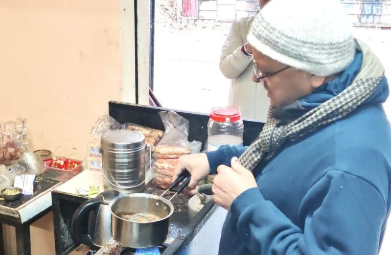 मुख्यमंत्री पुष्कर सिंह धामी ने प्रातः काल भ्रमण के दौरान लिया चाय की चुस्कियों का आनन्द, कहा-गैरसैंण केवल हमारी ग्रीष्मकालीन राजधानी ही नहीं, बल्कि एक सुंदर, संभावनाओं से भरपूर पर्यटन स्थल भी