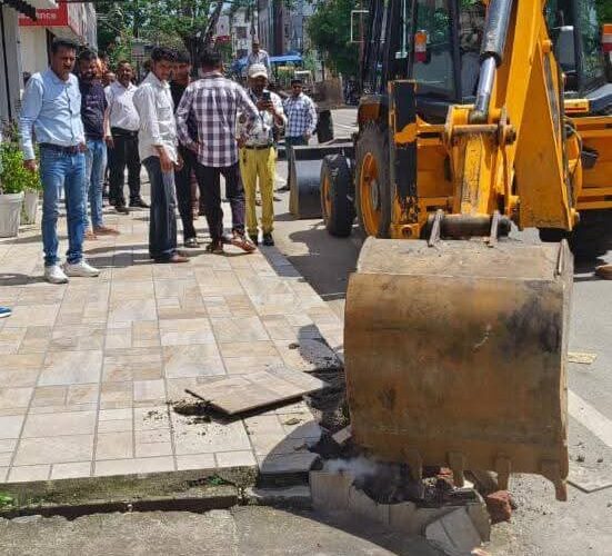 जिलाधिकारी मयूर दीक्षित के निर्देशों के क्रम में नगर निगम द्वारा चलाया गया अतिक्रमण हटाओं अभियान, नगर निगम द्वारा चन्द्राचार्य चौक से प्रेम नगर आश्रम के पुल तक हटाया गया अतिक्रमण