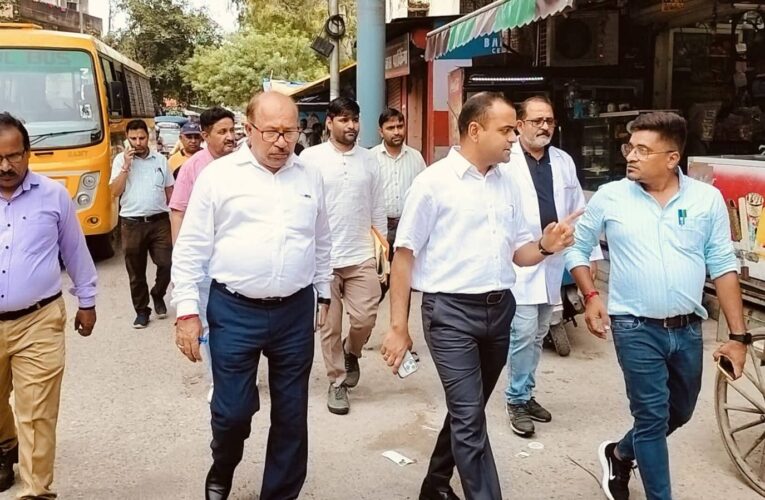 उप जिला मेला चिकित्सालय में आने वाले मरीजों को सभी स्वास्थ्य सुविधाएं उपलब्ध हो, हरिद्वार डीएम मयूर दीक्षित ने औचक निरीक्षण कर स्वास्थ्य सुविधाओं का जायजा