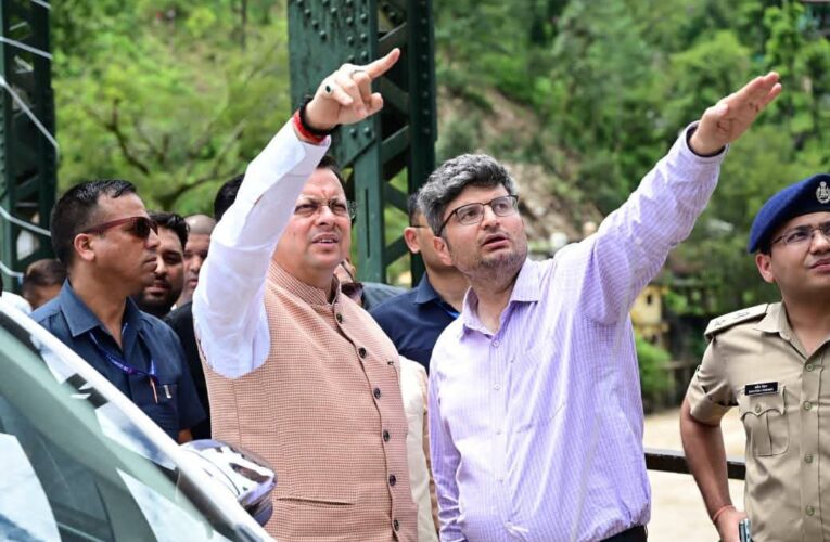 मुख्यमंत्री पुष्कर सिंह धामी ने अधिकारियों को निर्देश दिए कि प्रभावित लोगों को किसी भी प्रकार की असुविधा न हो इसका पूरा ध्यान रखा जाए, पूरी संवेदनशीलता के साथ प्रभावित लोगों को सभी आवश्यक सहयोग प्रदान किया जाए